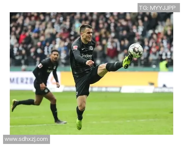 用法兰克福队演绎传奇，德甲比赛中惊艳一夜